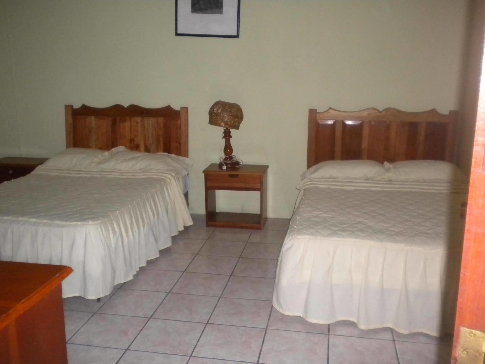 Nakum Hotel Флорес Екстер'єр фото